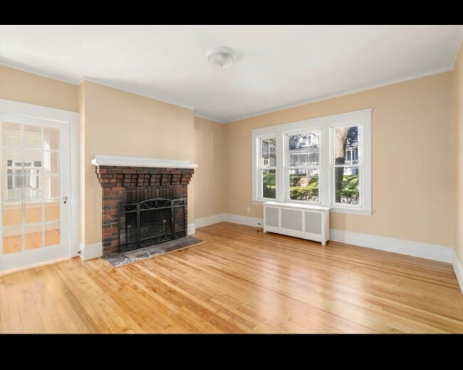 53 Howland Terrace in Worcester, MA - Foto de edificio - Building Photo