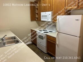 10802 Mathom Landing in Universal City, TX - Building Photo - Building Photo