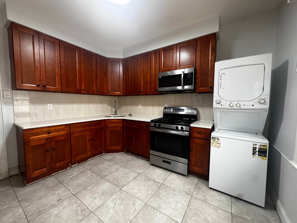 290 Fulton Ave in Jersey City, NJ - Building Photo