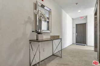 907 S Shenandoah St-Unit -301 in Los Angeles, CA - Building Photo - Building Photo