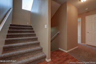 7615 Melody Commons Ct in Anchorage, AK - Foto de edificio - Building Photo