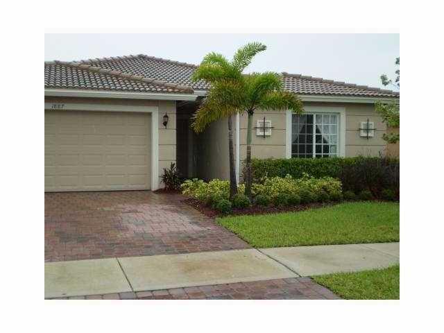 1887 Newport Isles Blvd in Port St. Lucie, FL - Building Photo