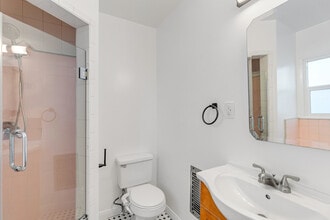 1122 S Shenandoah St in Los Angeles, CA - Building Photo - Building Photo