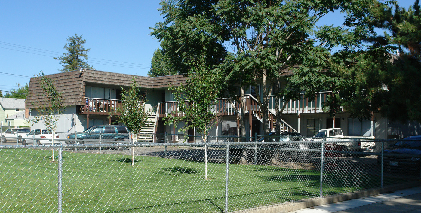 206 N 7th St in Yakima, WA - Foto de edificio