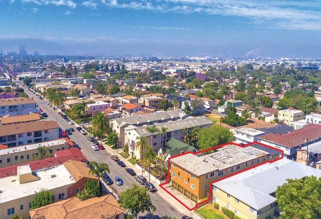 1981 Chestnut Ave in Long Beach, CA - Foto de edificio - Building Photo