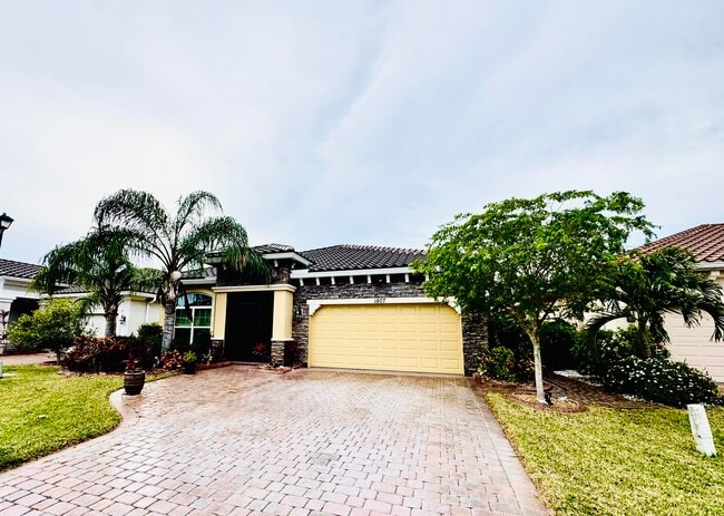 property at 1807 Berkshire Cir SW