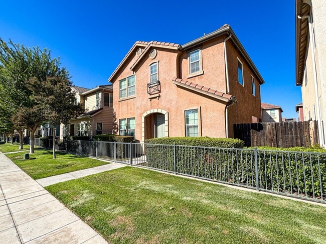 5537 N Gates Ave in Fresno, CA - Building Photo - Building Photo