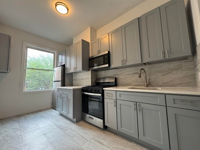 220 52nd St in West New York, NJ - Building Photo - Building Photo