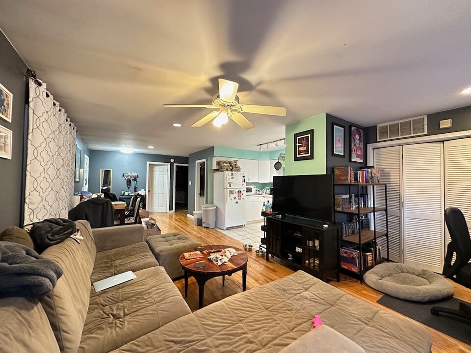 1827 N Marshfield Ave in Chicago, IL - Building Photo