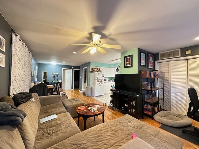 1827 N Marshfield Ave, Unit 1FE