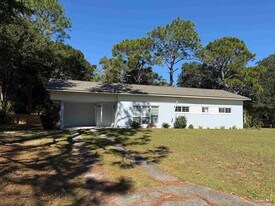 808 Woodland Dr in Pensacola, FL - Building Photo