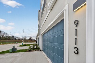 9113 Highland Northern Wy in Houston, TX - Building Photo - Building Photo