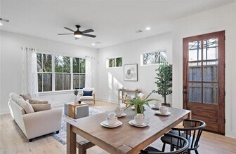 6404 Highland Pine Ln in Houston, TX - Building Photo - Building Photo