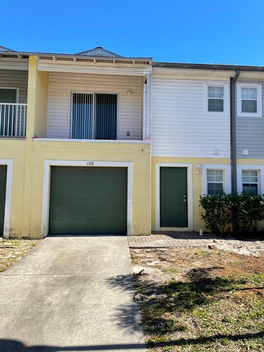 168 Carol Susan Ln-Unit -168 in Fort Pierce, FL - Building Photo
