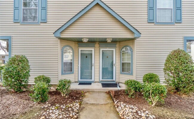 4929 Adelia Dr in Virginia Beach, VA - Building Photo - Building Photo