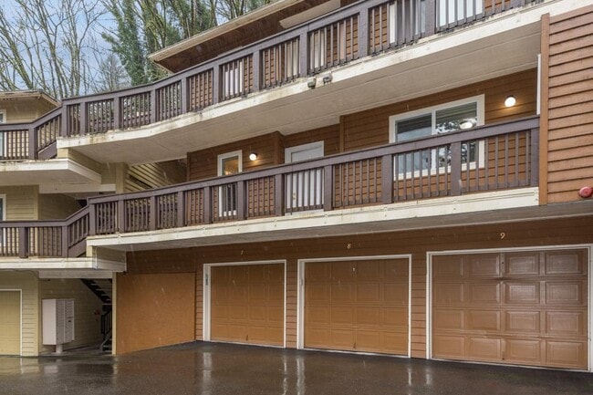 515 Newport Way NW, Unit B1
