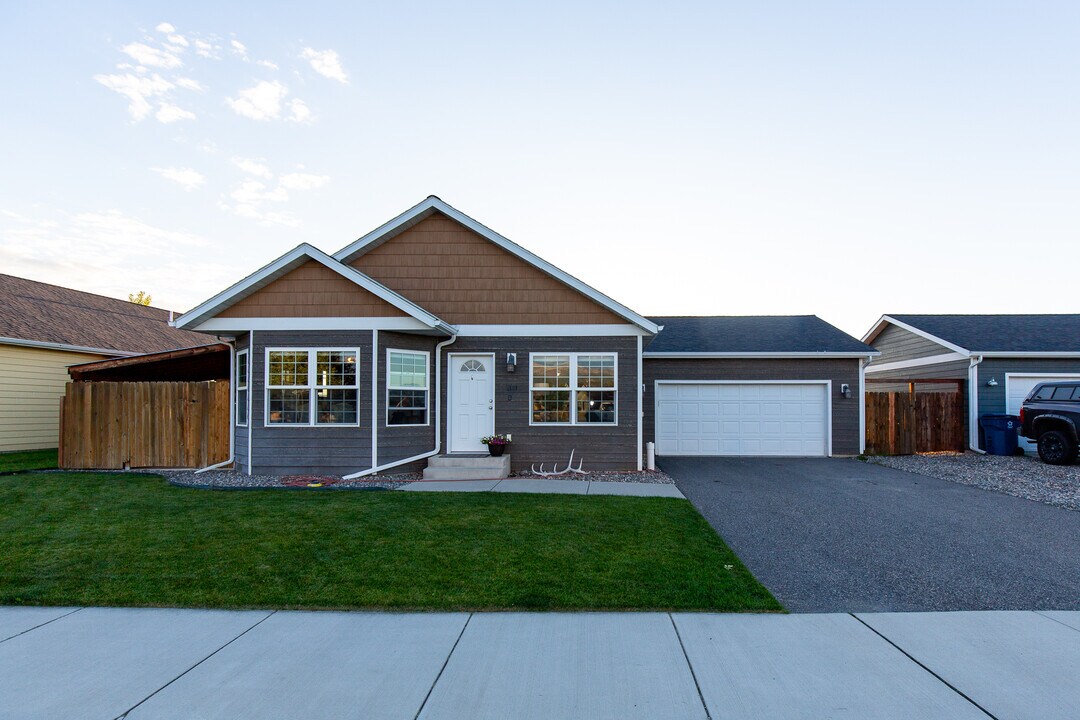 1101 Powers Blvd in Belgrade, MT - Building Photo
