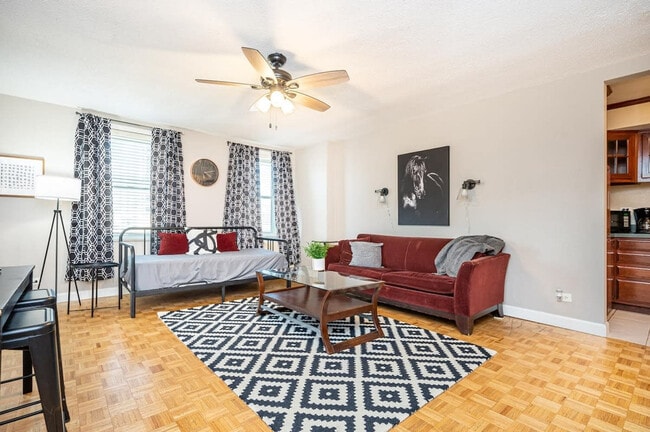 218 Peachtree St NE