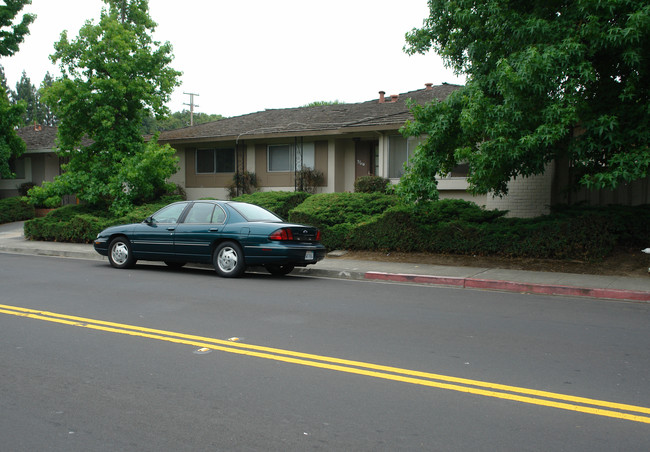 3730 Peacock Ct in Santa Clara, CA - Building Photo - Building Photo