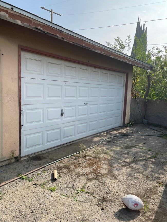 2113 W Inyo Ave in Tulare, CA - Building Photo - Building Photo