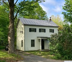 42 Stonybrook Rd in Tivoli, NY - Building Photo