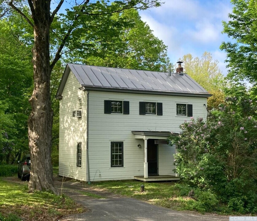 42 Stonybrook Rd in Tivoli, NY - Building Photo