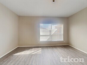 932 Crowder Dr in Crowley, TX - Foto de edificio - Building Photo