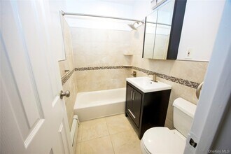 77 Lenox Rd in Rockville Centre, NY - Building Photo - Building Photo