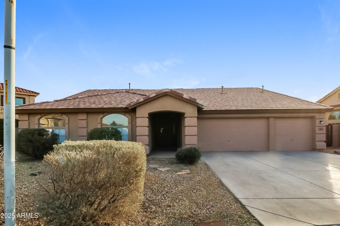 9015 S 50th Ln in Phoenix, AZ - Building Photo
