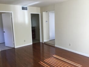 20234 Blythe St in Los Angeles, CA - Building Photo - Building Photo