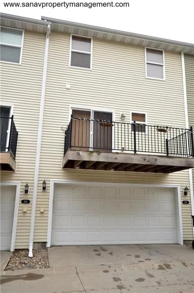 9160 Greenspire Dr in West Des Moines, IA - Building Photo - Building Photo