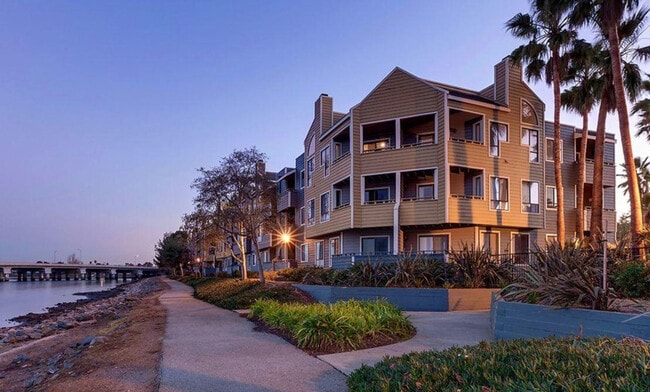 2717 S Norfolk St in San Mateo, CA - Foto de edificio - Building Photo
