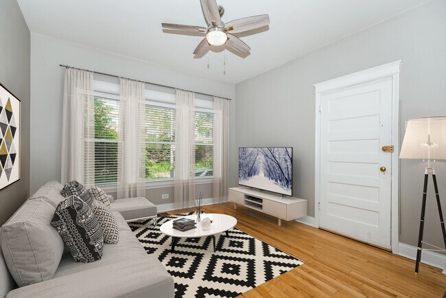 3807 N Ravenswood Ave in Chicago, IL - Building Photo - Building Photo