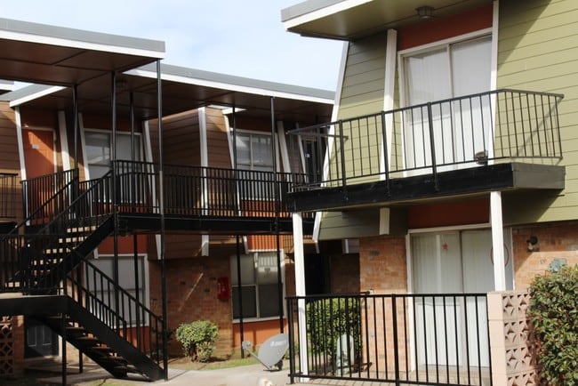 Amberwood Apartments