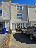 645 Twisted Oak Dr NW in Christiansburg, VA - Building Photo