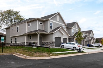 1021-1094 N Findley St in Olathe, KS - Foto de edificio - Building Photo