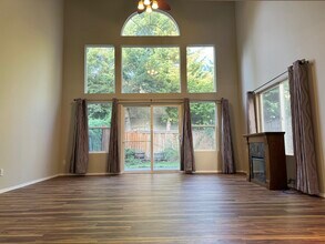 5603 136th St SE in Everett, WA - Foto de edificio - Building Photo