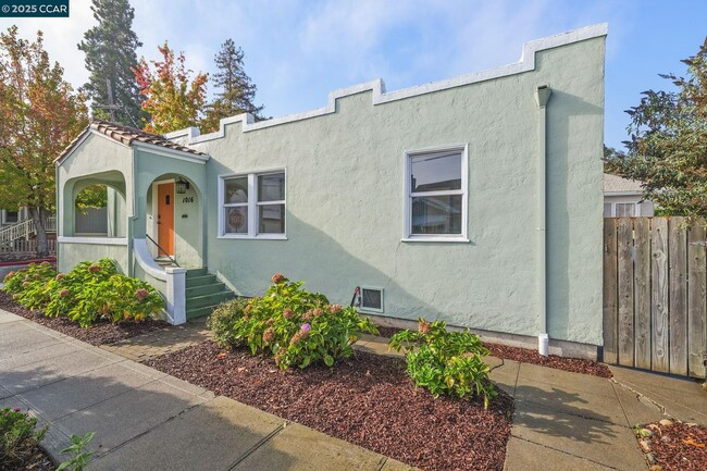 1016 Castro St in Martinez, CA - Building Photo - Building Photo