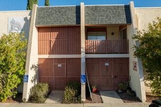 Las Colinas in Tucson, AZ - Building Photo - Building Photo