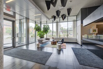 85 Duke St W in Kitchener, ON - Building Photo - Building Photo