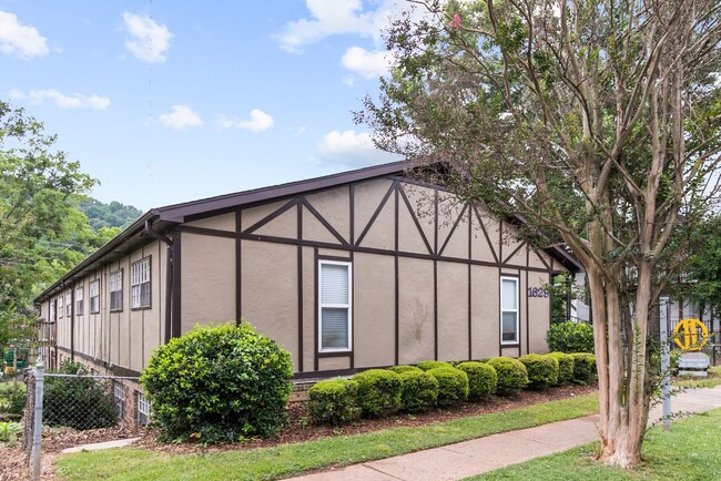 Merry Rowe in Birmingham, AL - Building Photo - Interior Photo