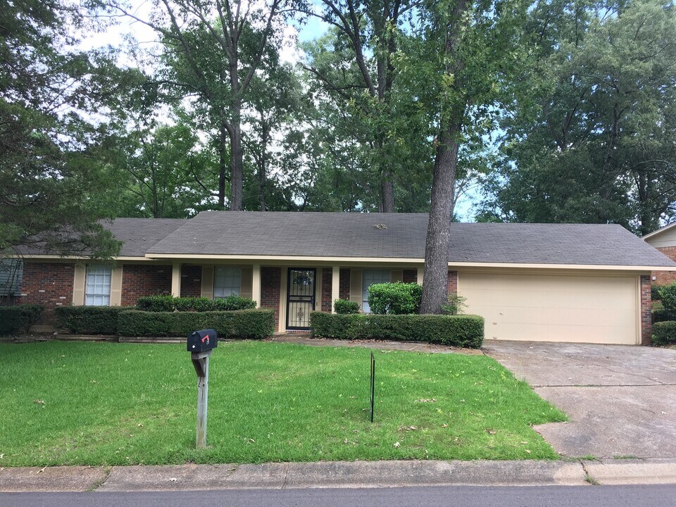 14 Crosswoods Rd in Brandon, MS - Building Photo