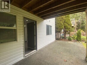 1918 Iron Ct in North Vancouver, BC - Building Photo - Building Photo