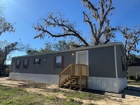 835 8th St SW in Live Oak, FL - Building Photo
