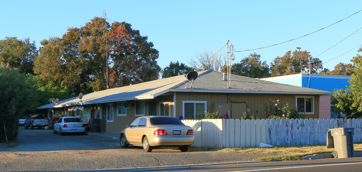 1621 Sacramento Ave in West Sacramento, CA - Building Photo