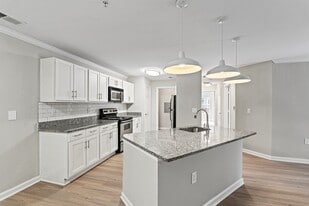 SomerHill Farms Apartments in Gainesville, VA - Building Photo