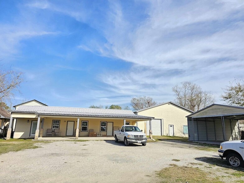 3535 Statesman Dr in Alvin, TX - Building Photo