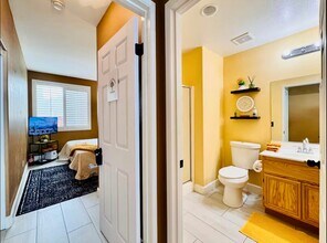 1 King bed in Hesperia, CA - Building Photo - Building Photo