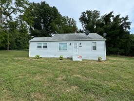 1333 Falling Spring Rd in Glasgow, VA - Building Photo