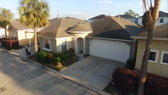 6057 Yale St in Houston, TX - Building Photo